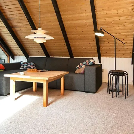 6 Person In Knebel-by Traum *